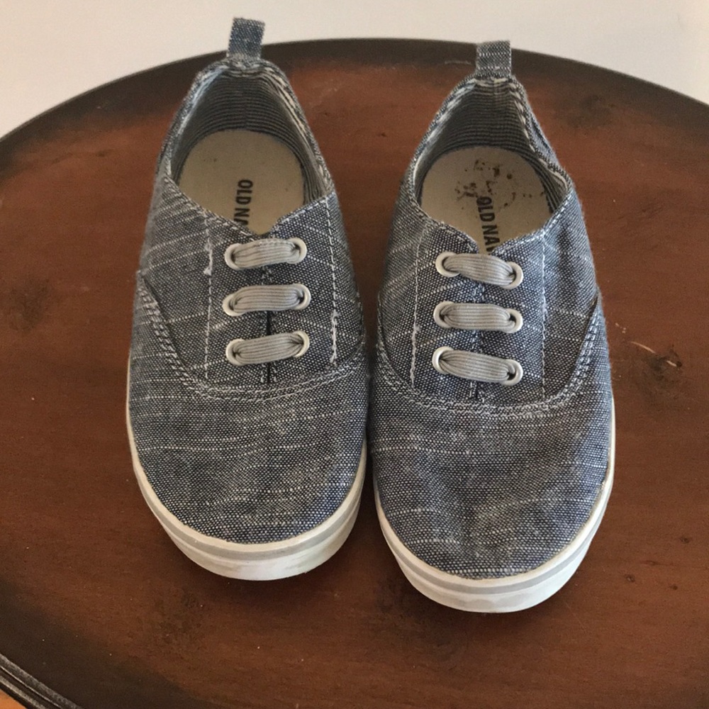 Little boys casual sneaker GUC